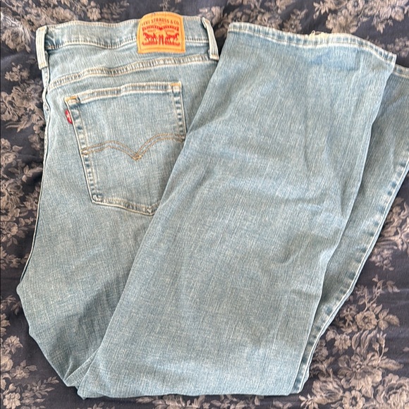 Levi's High Waisted Distressed Jeans - Picture 3 of 3